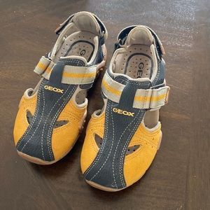 Geox Kids closed toe sandals